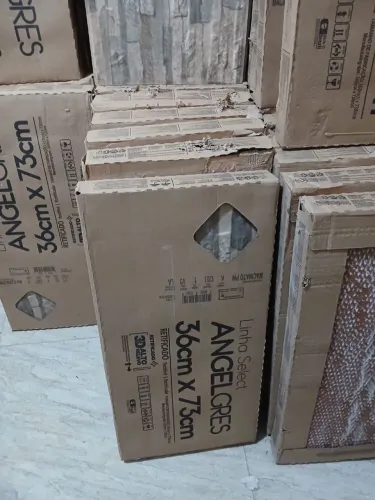 Vende-se 155 Metros de Piso Retificado para Fachada . Valor R$5.750,00