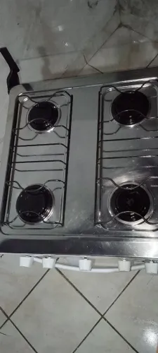 Vende- se fogão Milão 4 bocas pegando tudo semi novo. Preço negociável despesos liso e 