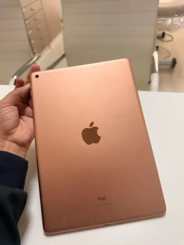 iPad 8a geração 128GB rose gold