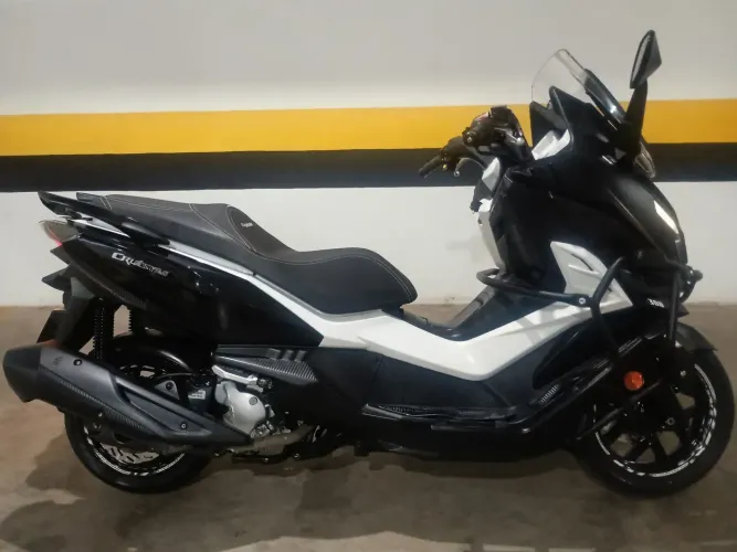 Crusym 300 ABS 2023 única dona 18.000 km impecável 22 X cartão troca o carro ou moto