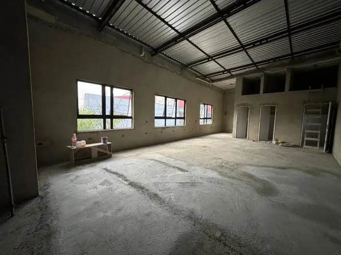 Sala superior com 100 metros quadrados, com três Wcs, em Centro - Itapevi - SP
