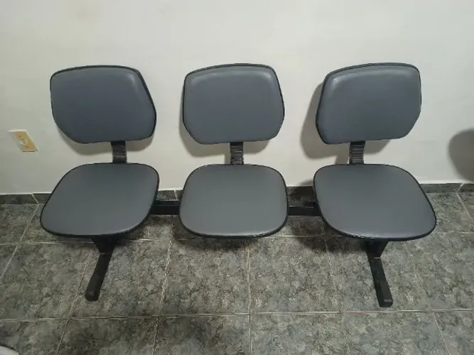 Jogo de cadeiras de espera