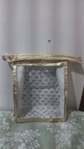 Necessarie transparente com dourado 