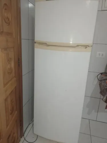 Geladeira 333 litros consul usada