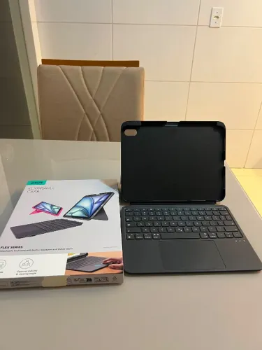 Capa Teclado ESR para iPad 11