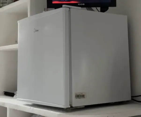 Frigobar Midea Seminovo