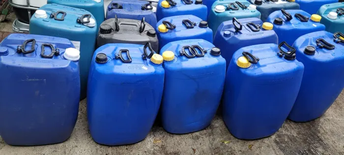 Galões Bombonas de plástico 50 litros usados