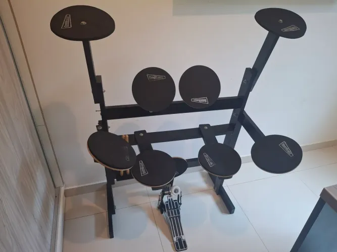 Bateria para Treino com pedal e baqueta