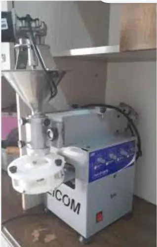 Vendo máquina de fazer salgados e doces 
