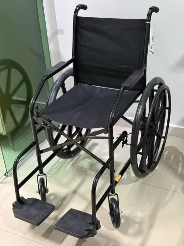 Cadeira de Rodas Simples Pneus Maciços Prolife 100kg.