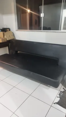 Sofá cama casal de couro