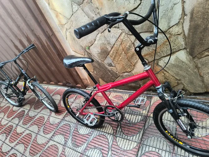 Duas bicicletas seminovas alta qualidade pra sair rápido