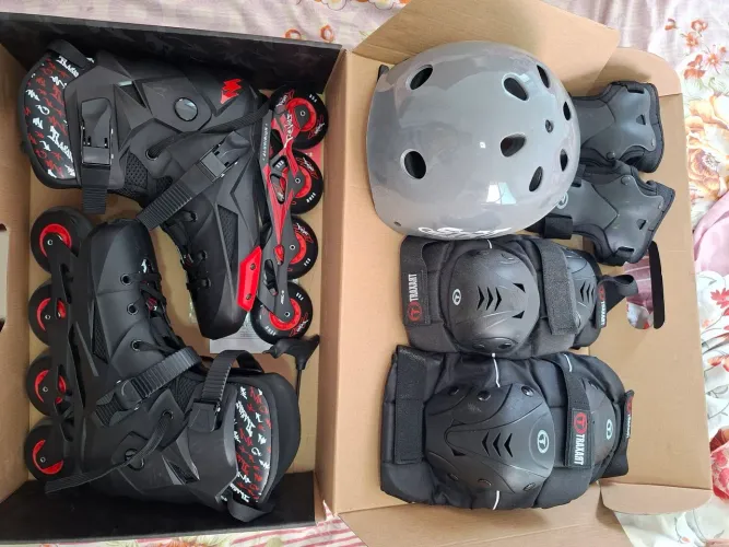 Patins Revolt TRAXART Preto. Tamanho do pé 41, com Kit de proteção. Usado 3 vezes.