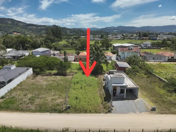 Terreno em Santo Amaro da Imperatriz: Pronto para construir!
