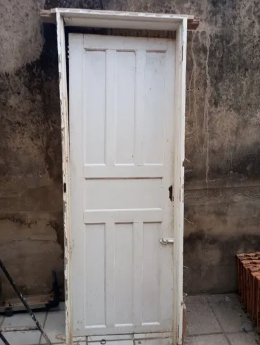 Porta de madeira massissa 70 com marco