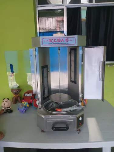 Vendo máquina de churrasco grego elétrica 220V nova usada apenas 1 vez 