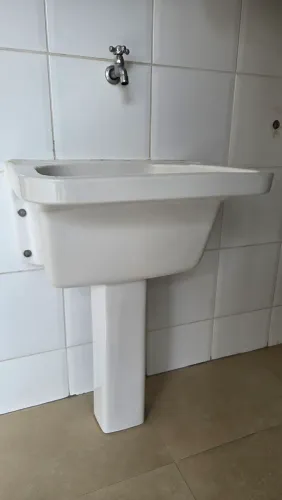 Tanque de Louça Médio com Coluna (Marca Deca).