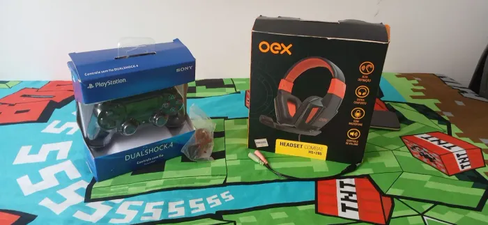 Vendo fone de ouvido con adaptador e controle de ps4 com carregador e com defeito no O