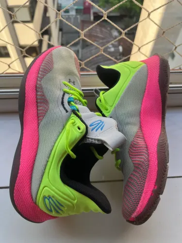 Tênis original Under Armour Curry Hovr Splash 2 tamanho 38