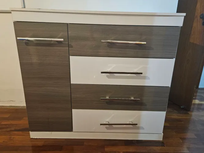 Cômoda 4 gavetas com sapateira