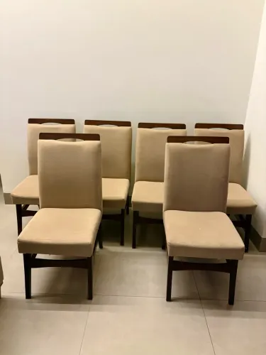Jogo de 6 Cadeiras para Sala de Jantar - Madeira e Estofado Bege