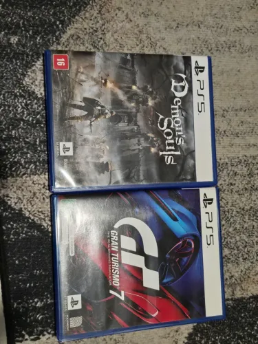 5 Jogos ps5/ps4 (Demons souls, gran turismo 7, God of war 3,Attack on titan e death stran)