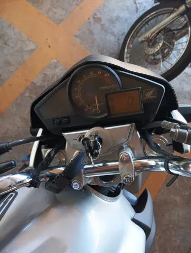 CB 300r prata