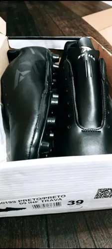 Chuteira de futebol de trava all black