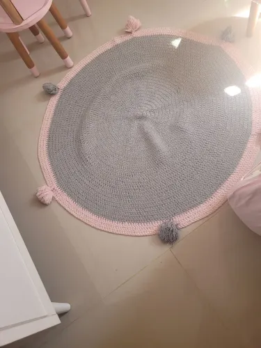 Tapete infantil crochê rosa e cinza