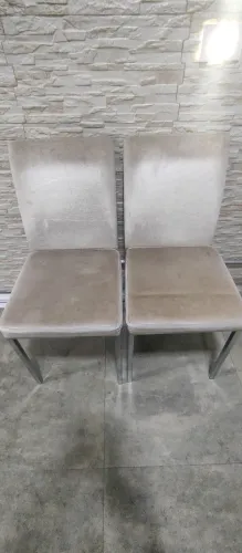 Cadeiras estofadas cor champanhe nocas