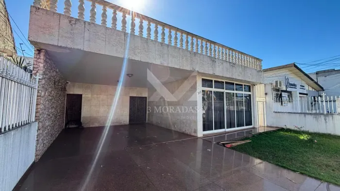 Sobrado Comercial na Avenida 83