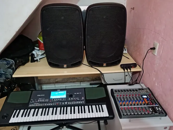 teclado PA 600 mas som profissional pronto pra trabalhar trabalhar