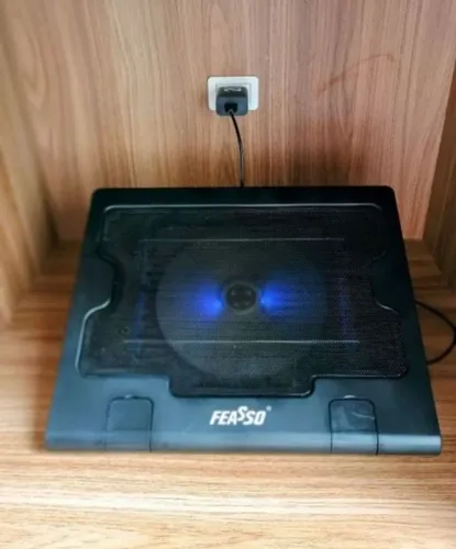 Mesa Feasso para Notebook com Cooler central com 5 ângulos.