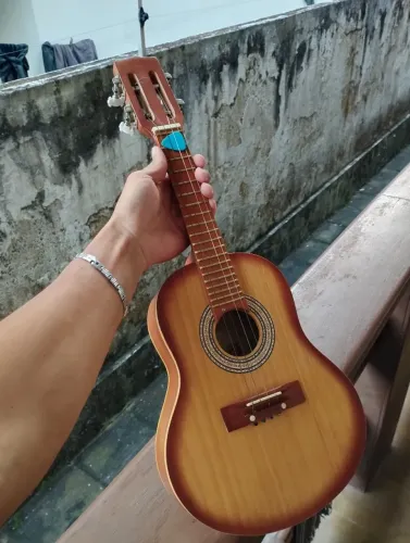 Cavaquinho roos semi-novo
