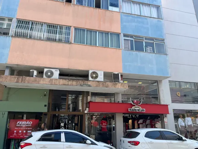 Apartamento a venda, todo reformado, 50,00m² - Centro - Sala, um quarto. - Cabo Frio - RJ
