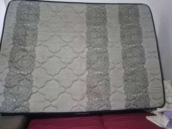 Colchão casal novinho