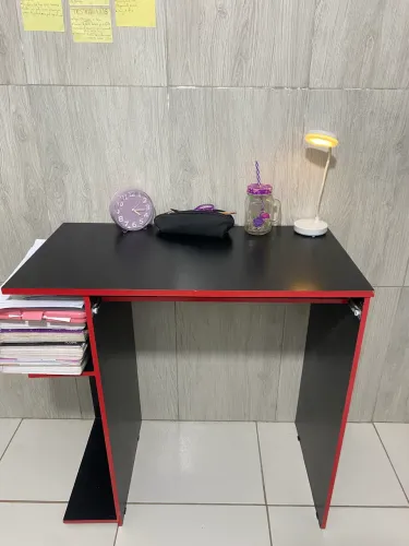 Mesa de computador / Escrivaninha 