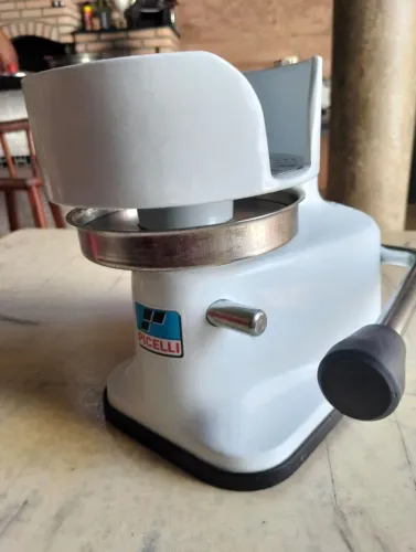 Maquina de modelar hambúrguer