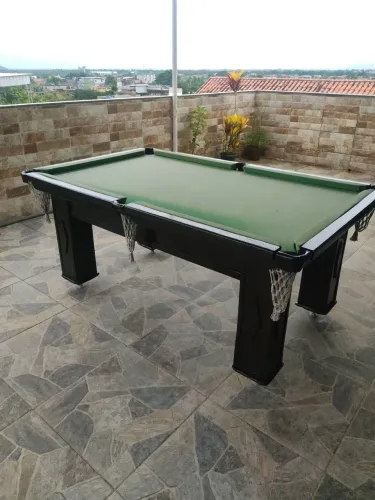 Vendo mesa de sinuca e totó