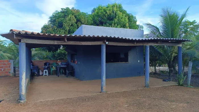 Chácara com piscina áreas pra churrasco dois banheiros coizinha