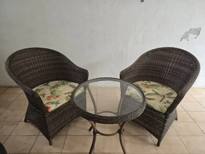 Mesa 2 cadeiras área externa jardim sacada