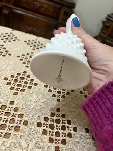 Sineta Milk Glass