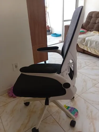 Cadeira de escritório ergonômica nova