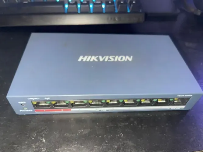 SWITCH HIKVISION 8 PORTAS POE + 1 PORTA UP LINK