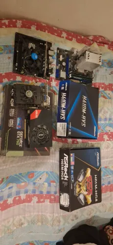 Kits placa mae e placas de vídeos ( com defeito algumas coisas deles, nao sei informa oque