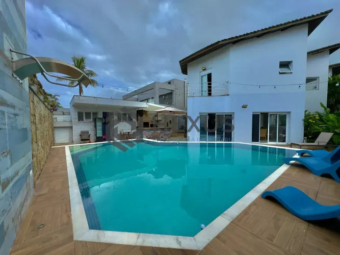 Casa reformada com piscina e área gourmet no Condomínio Jardim Acapulco, Guaruja