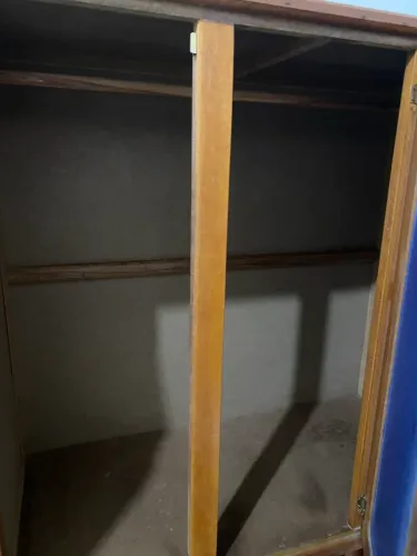 Guarda-roupa de três portas