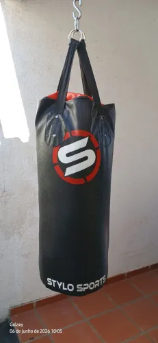 Saco de Pancada (36kg) + Luvass