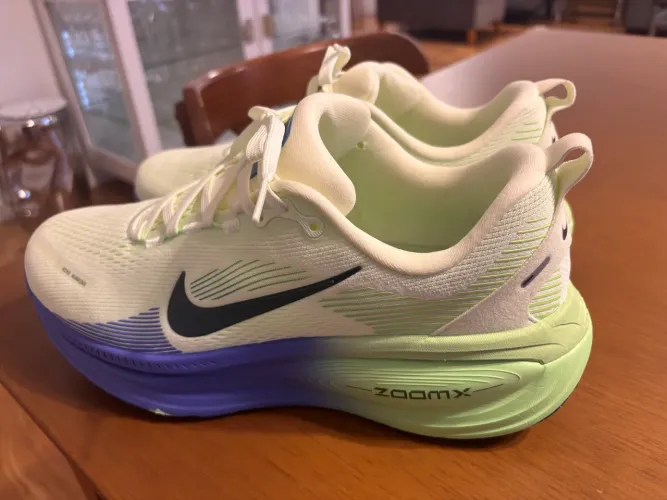  VOMERO 18 novo número 43 NIKE