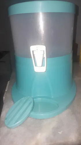Bebedouro/Suporte para galão de água